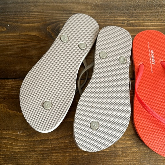Old Navy flip flops size 6 (2 pair) - Picture 2 of 4